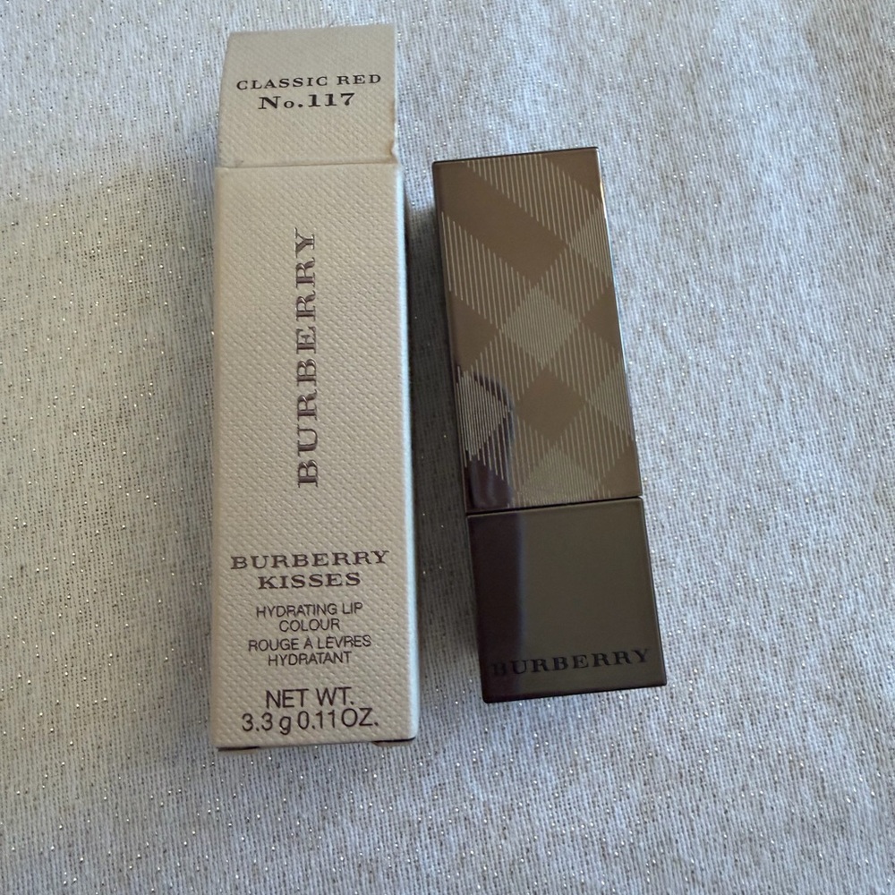 Burberry Kisses Lipstick in Classic Red
